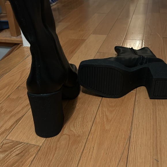 Brand new Chinese laundry 7.5 boots. - Picture 4 of 7